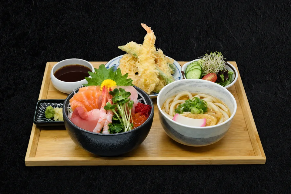 Chirashi Don & Mini Udon Set